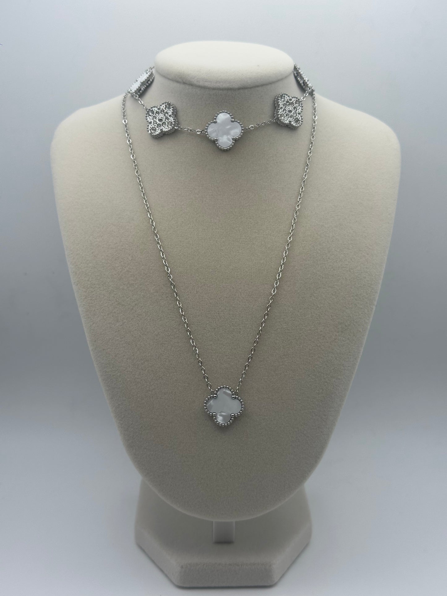 White Trebol Flower Set